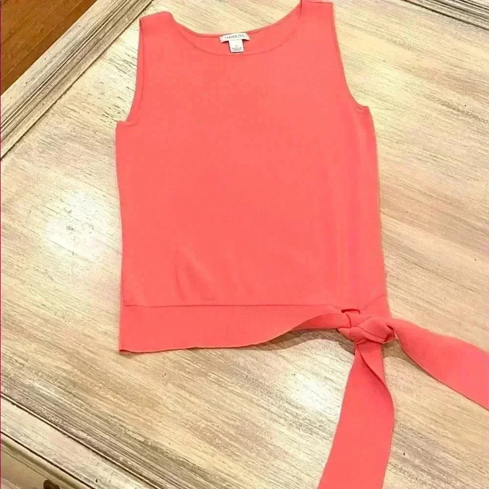 Harold’s vintage coral sleeveless sweater with tie-size M